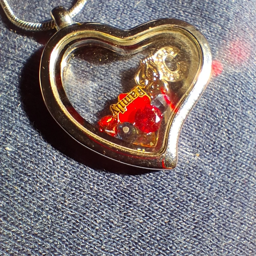 Chamilia Heart Pendant - Picture 3 of 3